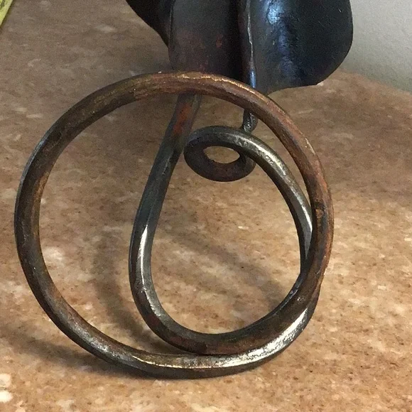 Elegant Metal Calla Lily Sculpture - Picture 5 of 5